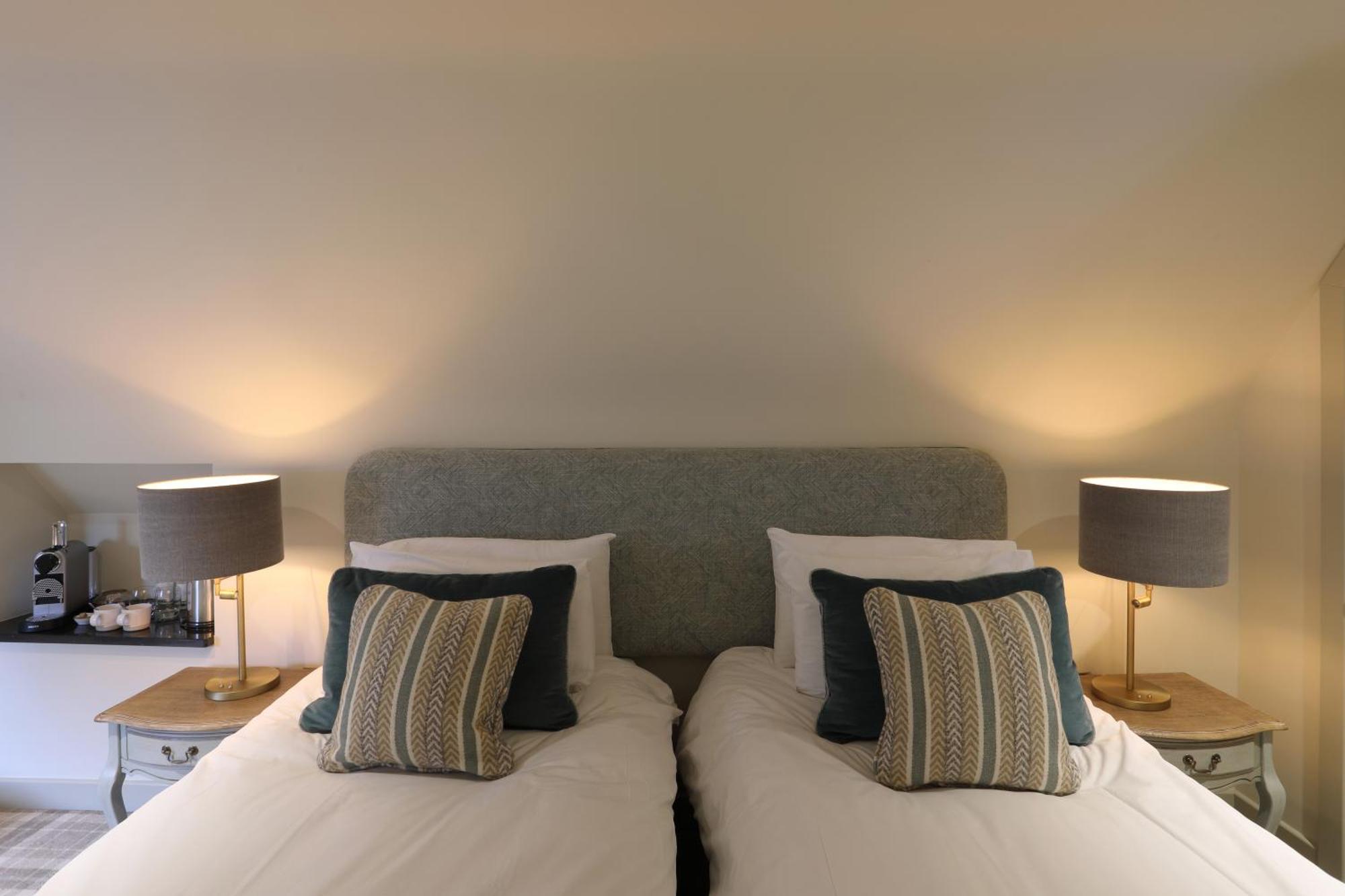 The Harcourt Arms Hotel Stanton Harcourt Стая снимка A bedroom at the hotel