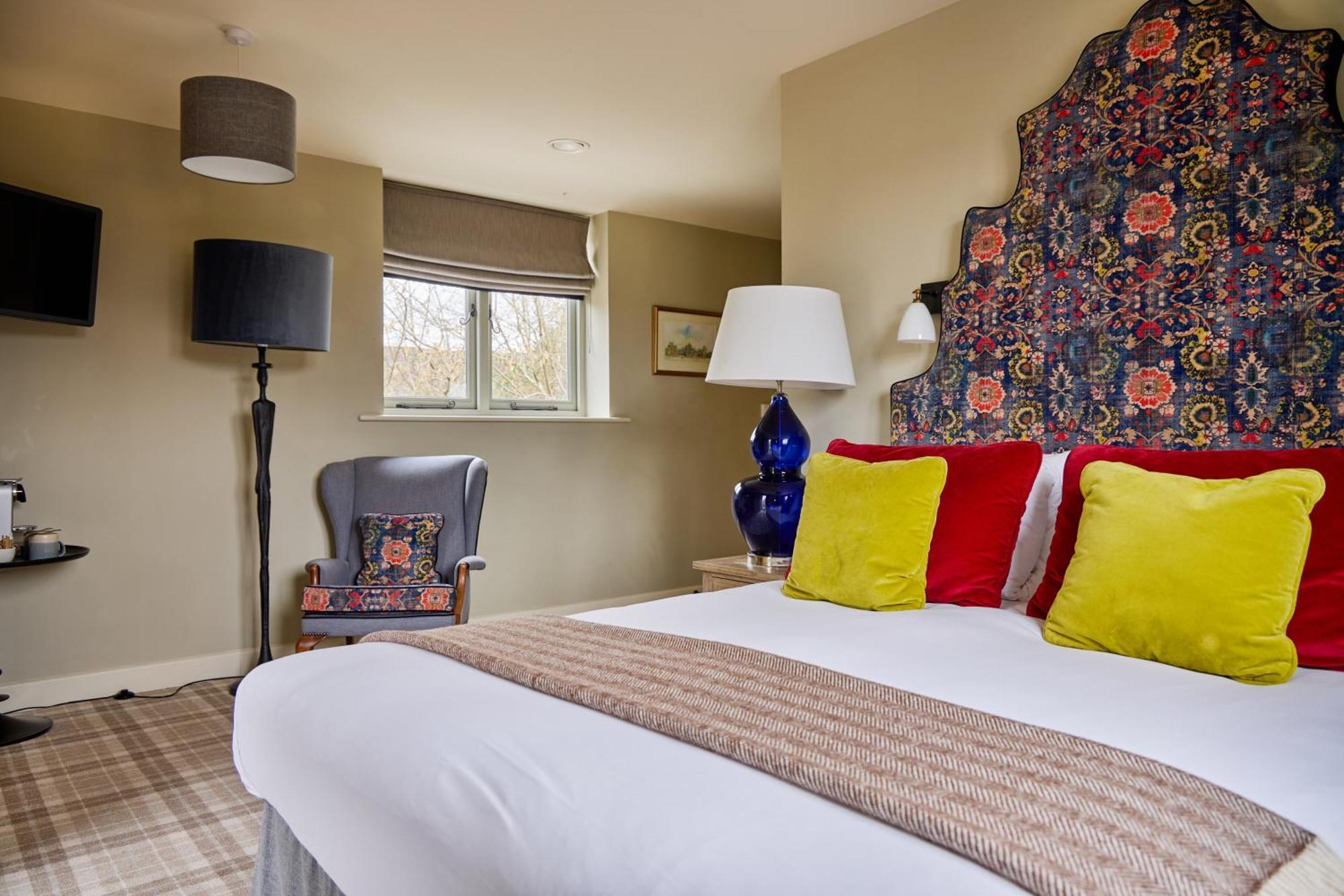 The Harcourt Arms Hotel Stanton Harcourt Стая снимка A bedroom at The Old parsonage