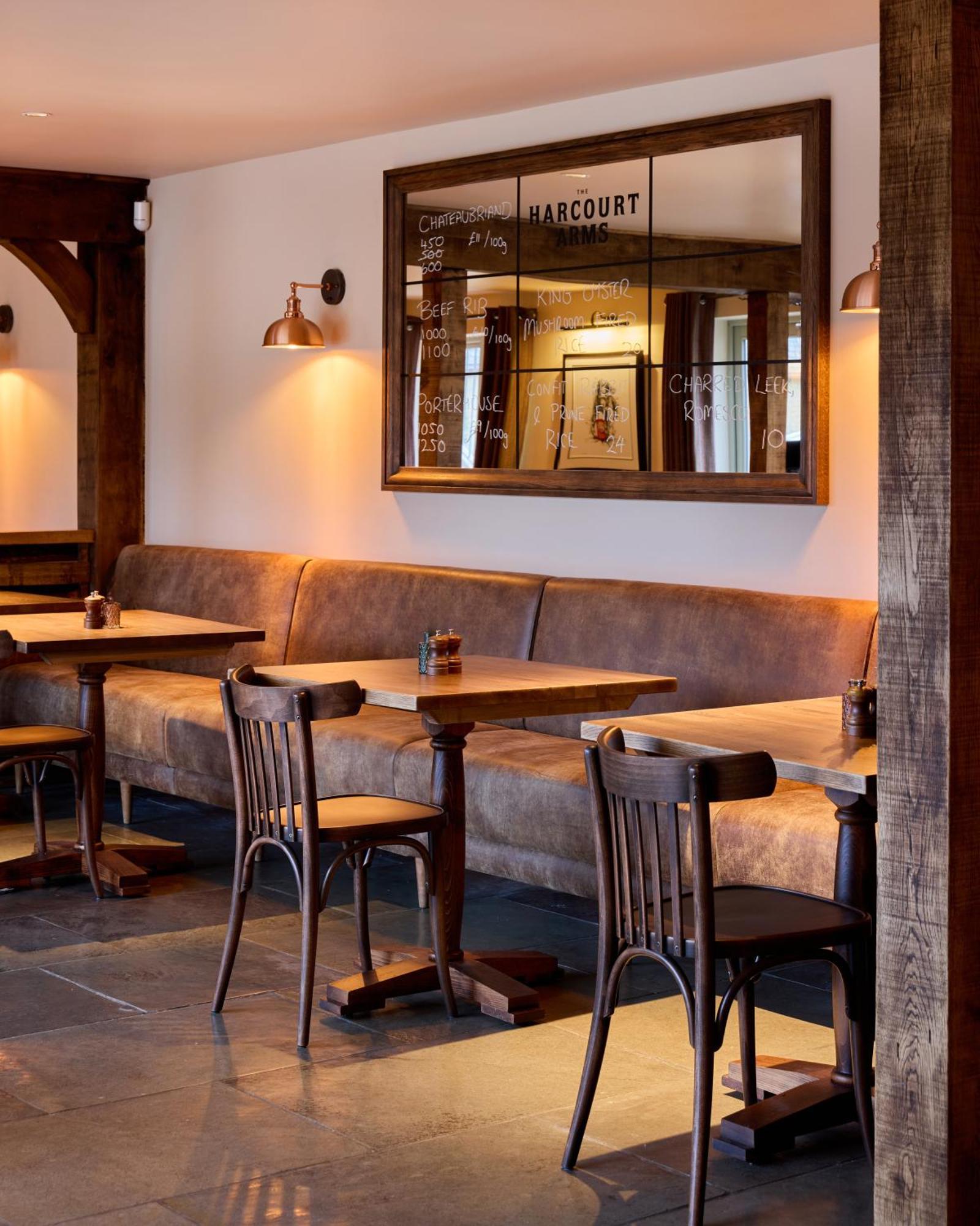 The Harcourt Arms Hotel Stanton Harcourt Екстериор снимка The interior of the restaurant
