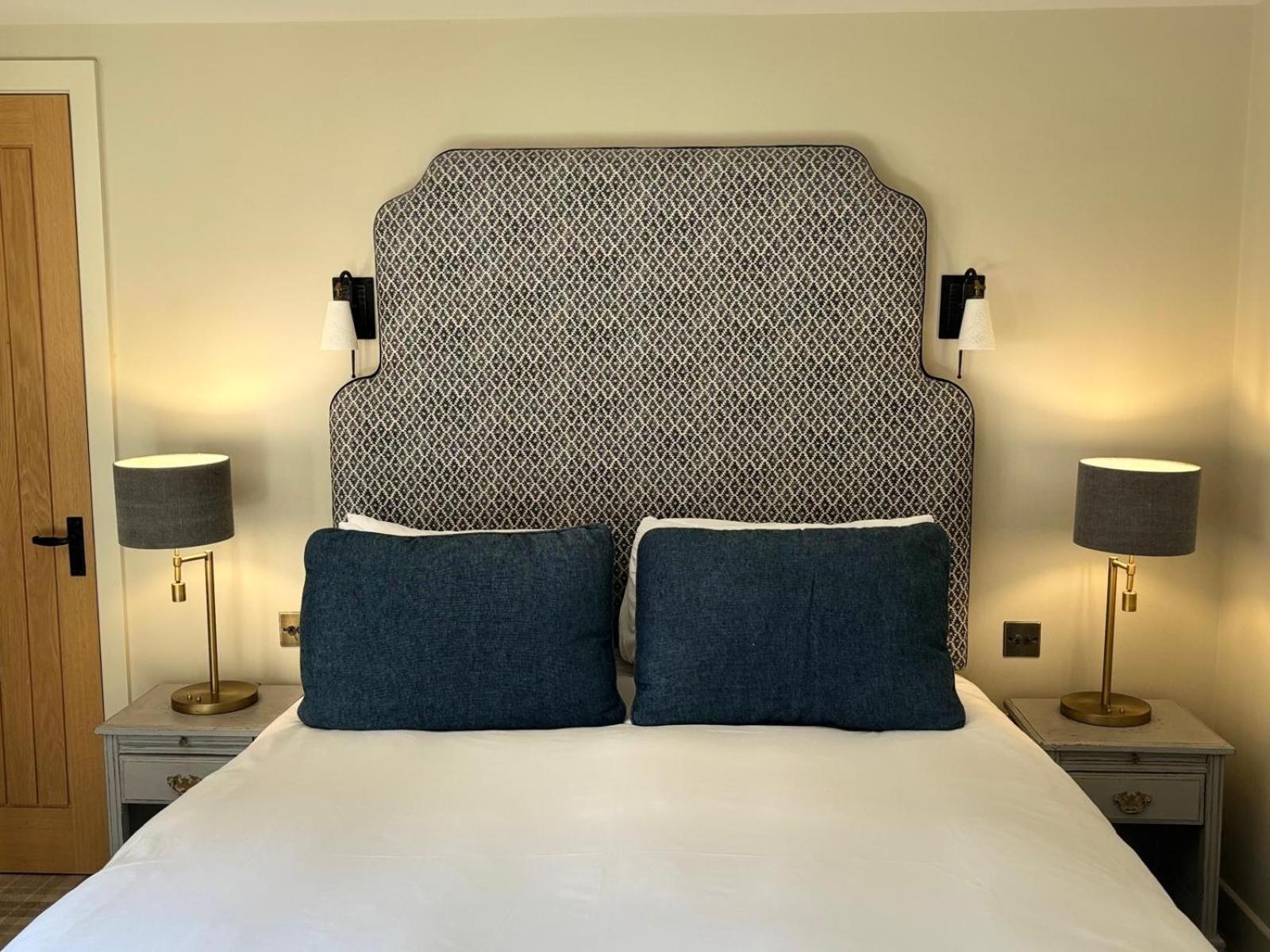 The Harcourt Arms Hotel Stanton Harcourt Екстериор снимка A bedroom at The Old Vicarage