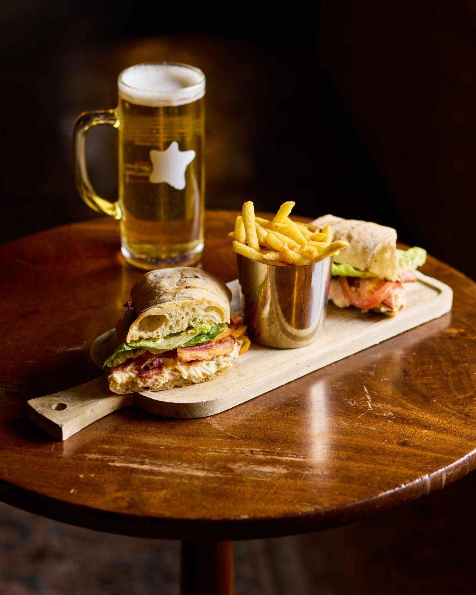 The Harcourt Arms Hotel Stanton Harcourt Екстериор снимка A club sandwich with chips