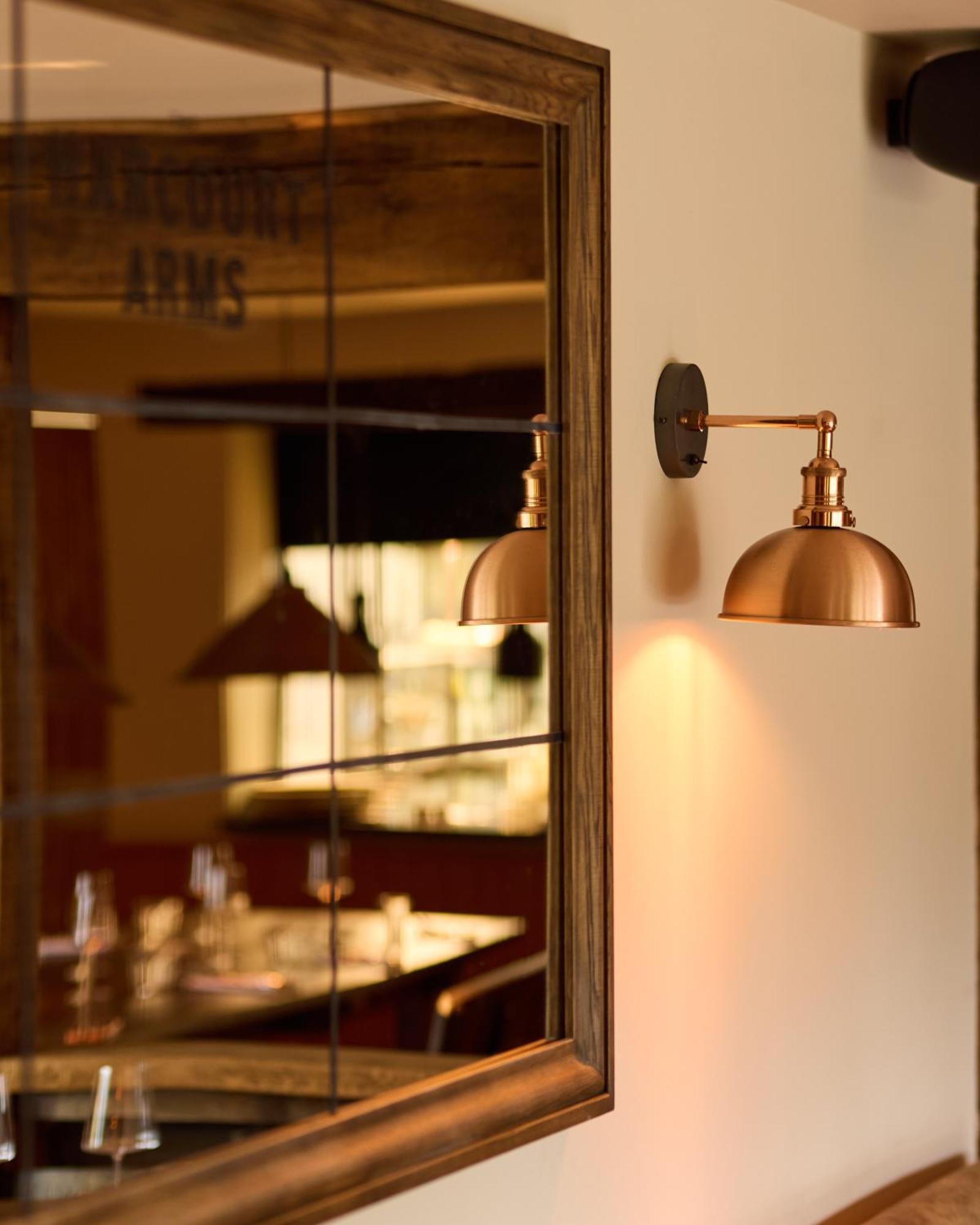 The Harcourt Arms Hotel Stanton Harcourt Екстериор снимка A wall light